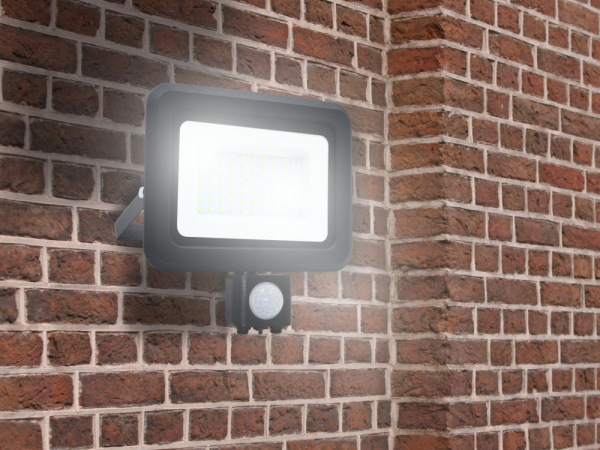 Vonkajší čierny LED reflektor 50W / 4000K - LF0024S 8