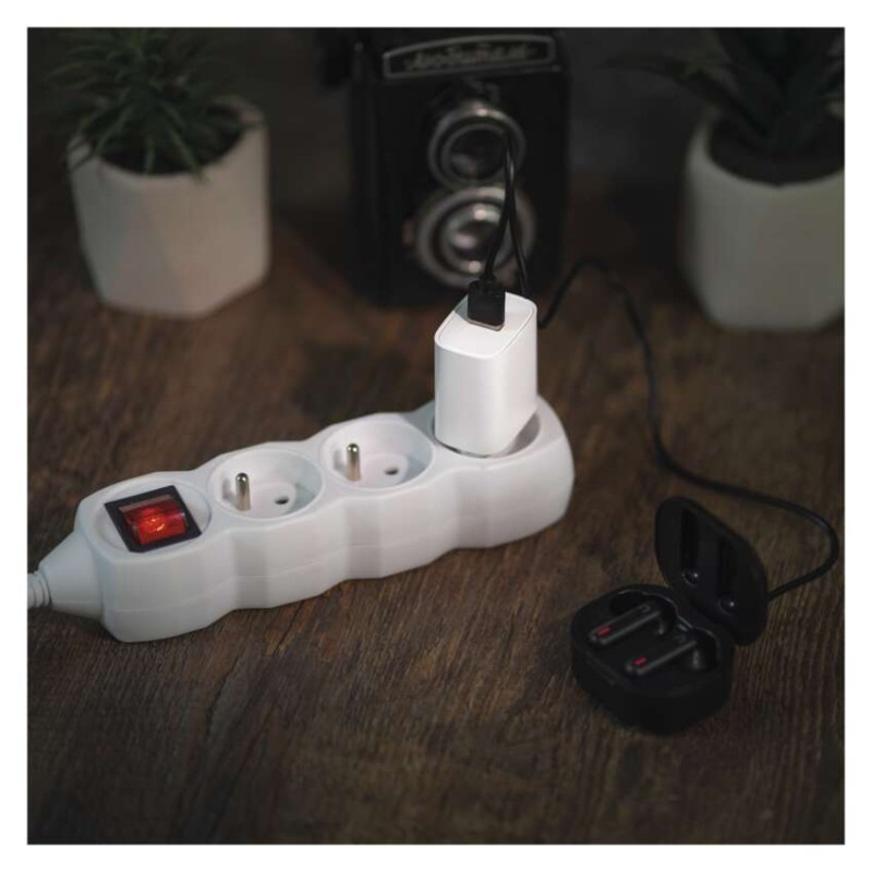 Univerzálny USB adaptér BASIC do siete 10 W max. 11