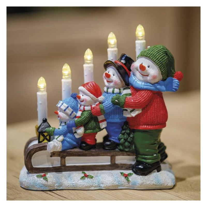 LED svietnik – snehuliaci na saniach, 24 cm, 2x AA, vnútorný, teplá biela, časovač 4