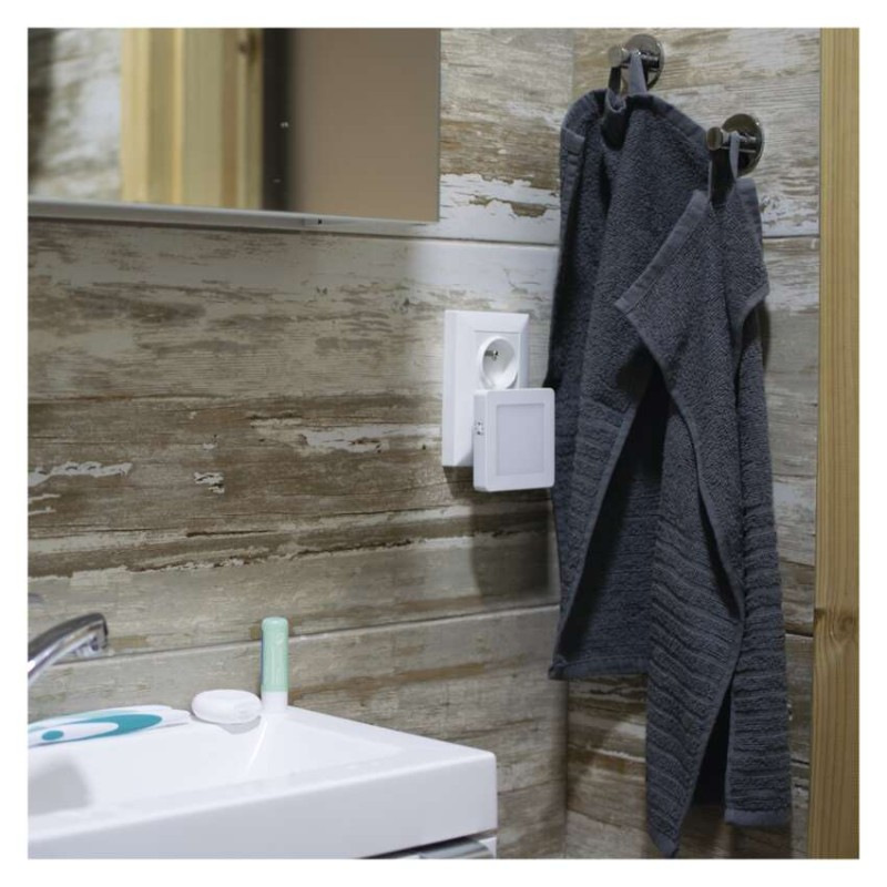 LED nočné svetlo P3316 s fotosenzorom do zásuvky 10