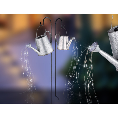 Solárne svietidlo, kov strieborný, kov čierny, plast priehľadný, kanvica s hrotom na zapichnutie do 4