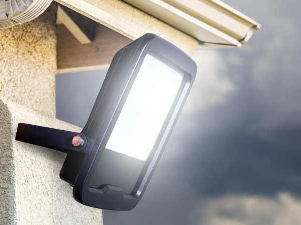 Vonkajší LED PROFI reflektor 50W / 5000K / BK - LF6024 2