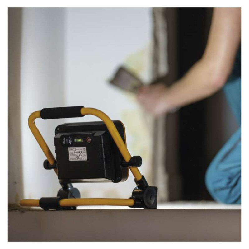 LED reflektor ACCO nabíjací prenosný, 20 W studená biela 9