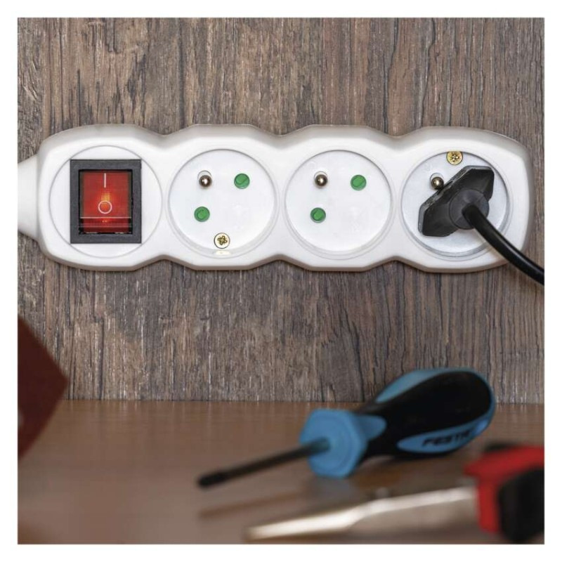 Predlžovací kábel 3 m / 3 zásuvky / s vypínačom / biely / PVC / 1,5 mm2 4