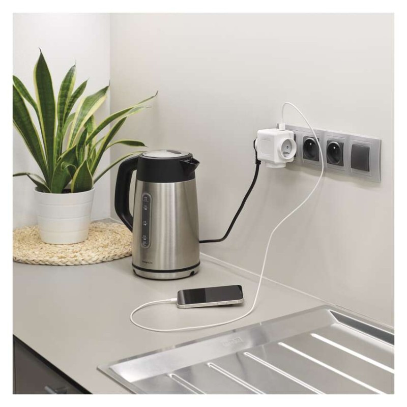 Rozbočovacia zásuvka 3× guľatá, 2× USB 12