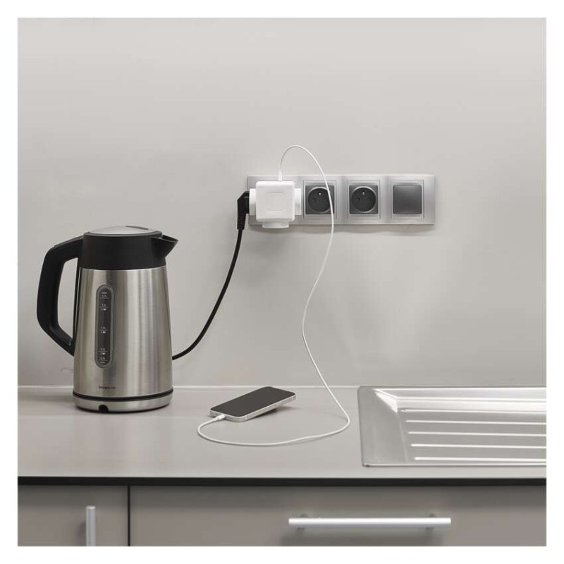 Rozbočovacia zásuvka 3× guľatá, 2× USB 11