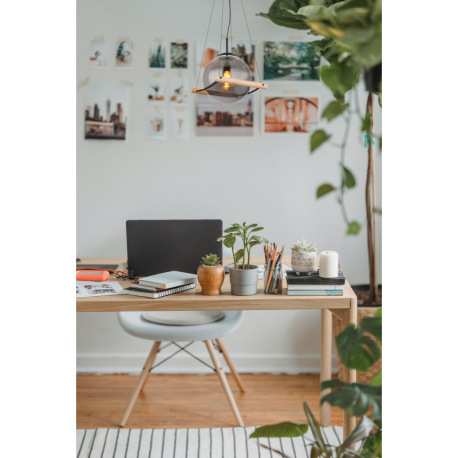 Závesné svietidlo kov čierny matný, drevo prírodnej farby, sklo dymovej farby, kábel PVC čierny, výš 5