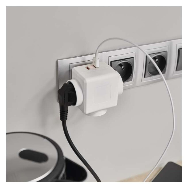 Rozbočovacia zásuvka 3× guľatá, 2× USB 10