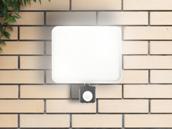 Vonkajší čierny LED reflektor so senzorom 50W / 4000K - LF7024S 13