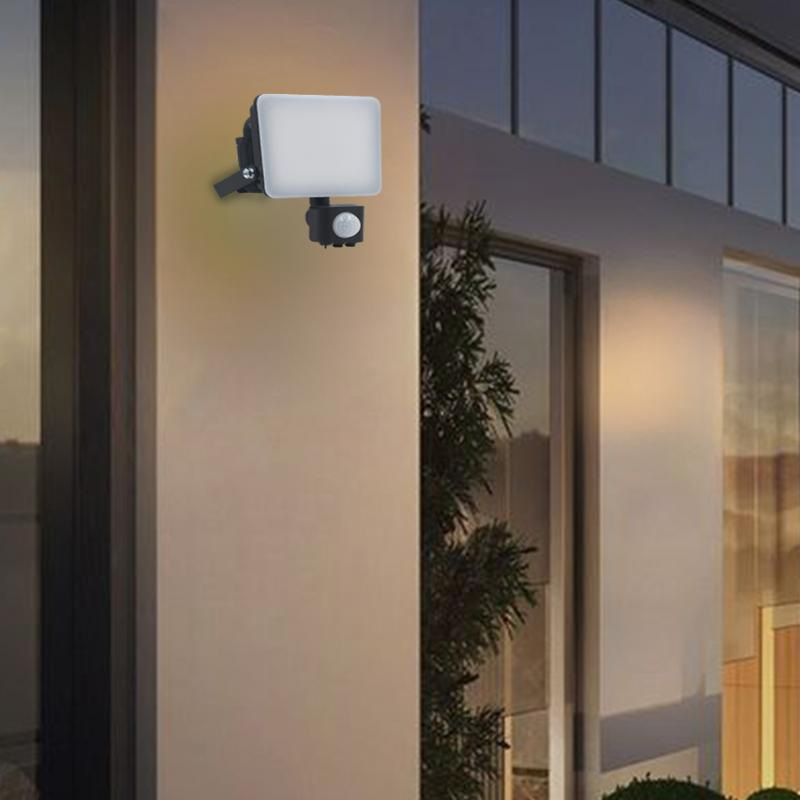 Vonkajší čierny LED reflektor so senzorom 10W / 4000K - LF7021S 1