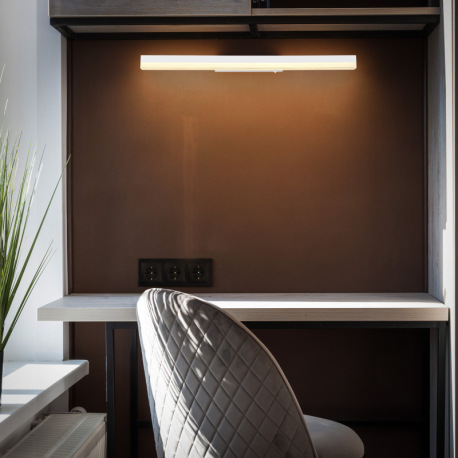 Nástenné svietidlo, kov biely, hliník biely, akryl biely, kolískový spínač na výrobku, fixácia farie 1