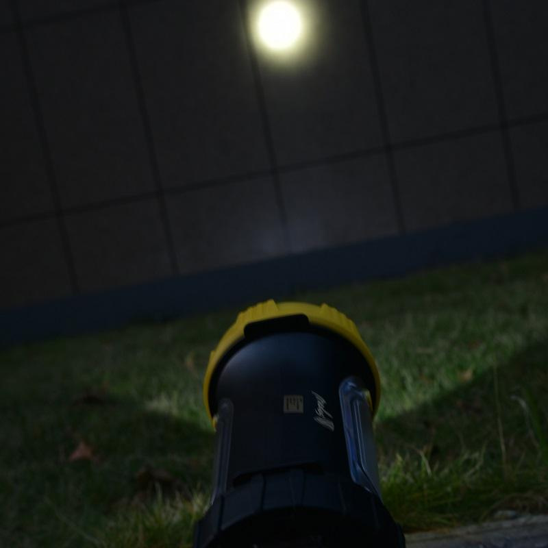 LED ručná nabíjacia baterka + powerbank - FS03R 5