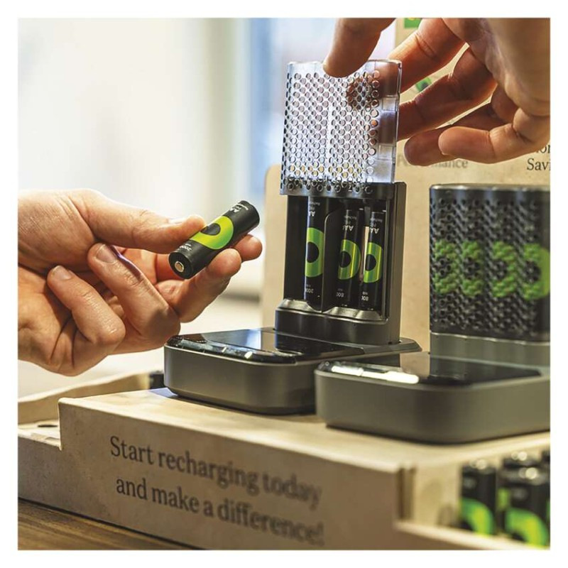 Stojan GP ReCyko Premium / 2×nabíjačka GP + dok / 26×AA + 16×AAA / 2×USB-A adaptér 2