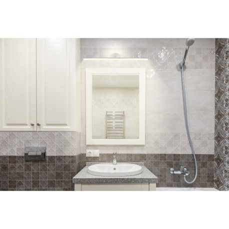 Nástenné svietidlo kov nikel matný, akryl biely, IP44, ŠxV: 608x130mm, H: 74mm, vrátane LED 10W 230V 2