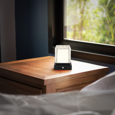 Nabíjateľná stolová lampa, kov čierny, akryl číry, satinovaný povrch, čierny PVC kábel, dotykové zap 3