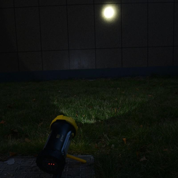 LED ručná nabíjacia baterka + powerbank - FS03R 12