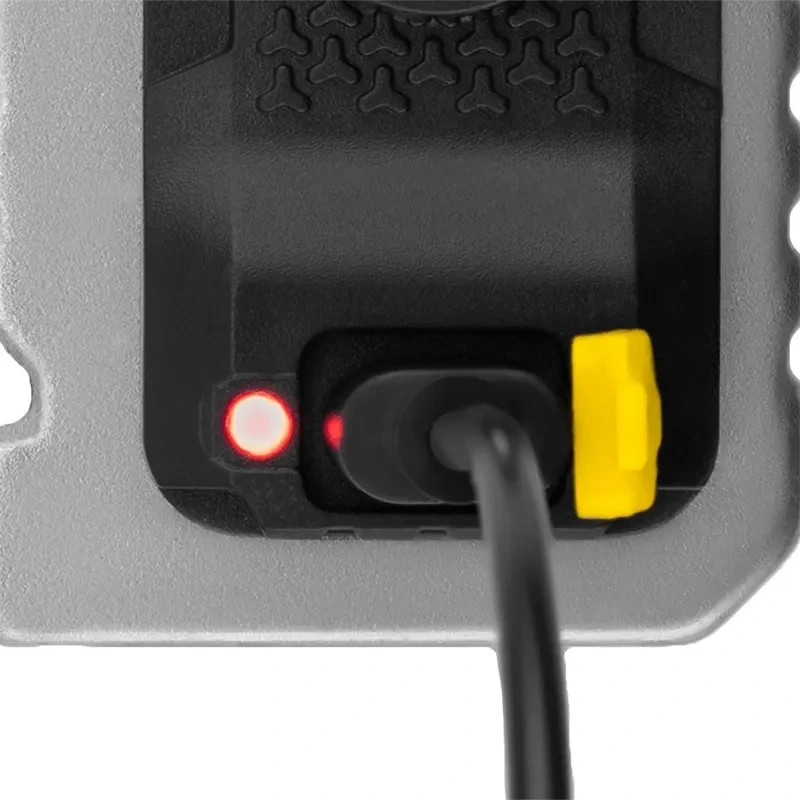 LED multifunkčná nabíjacia baterka - FL07R 1