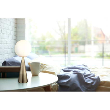 Stolové svietidlo, kov mosadz, sklenená guľa biela, textilný kábel čierny, kolískový vypínač na kábl 9