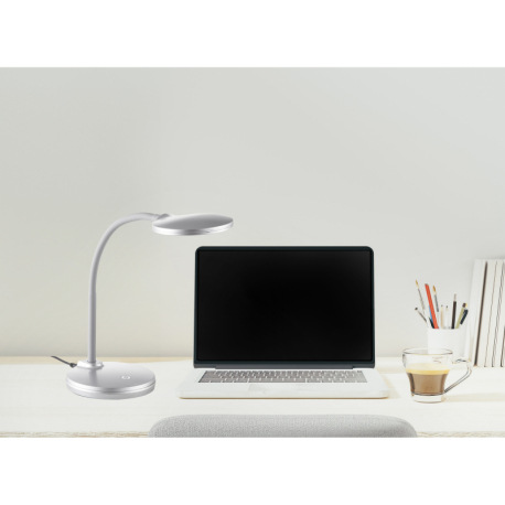 Stolná lampa, matný plast striebornej farby, matné krištáľové sklo, čierny PVC kábel, otočný spínač, 4