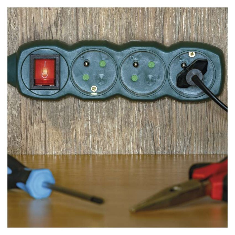Predlžovací kábel 3 m / 5 zásuviek / s vypínačom / zelená / PVC / 1,5 mm2 2