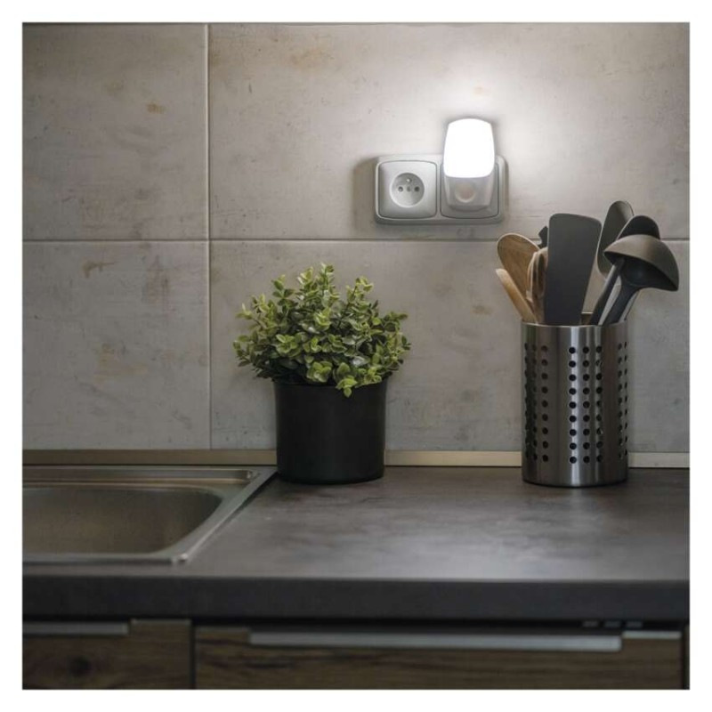 LED nočné svetlo P3318 s pohybovým čidlom do zásuvky 8