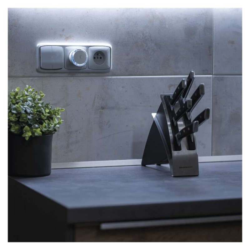 LED nočné svetlo P3306 s fotosenzorom do zásuvky 8