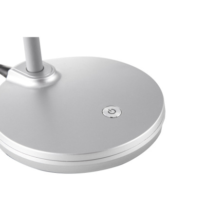 Stolná lampa, matný plast striebornej farby, matné krištáľové sklo, čierny PVC kábel, otočný spínač, 6