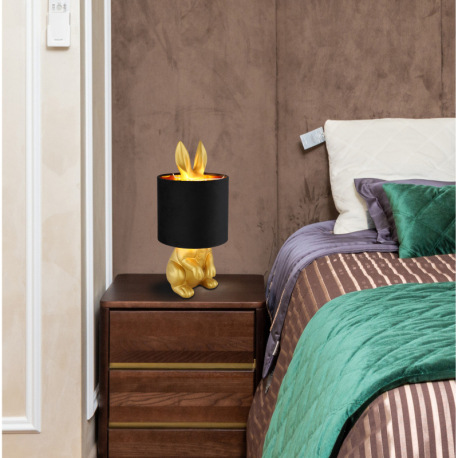 Stolná lampa, matný plast zlatej farby, čierny zamat, čierny PVC kábel, kolískový vypínač na kábli, 1