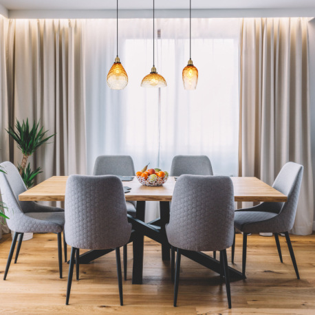 Závesné svietidlo, kov čierny, sklo jantárové, priehľadné, kov mosadzný matný, kábel PVC čierny, mož 1