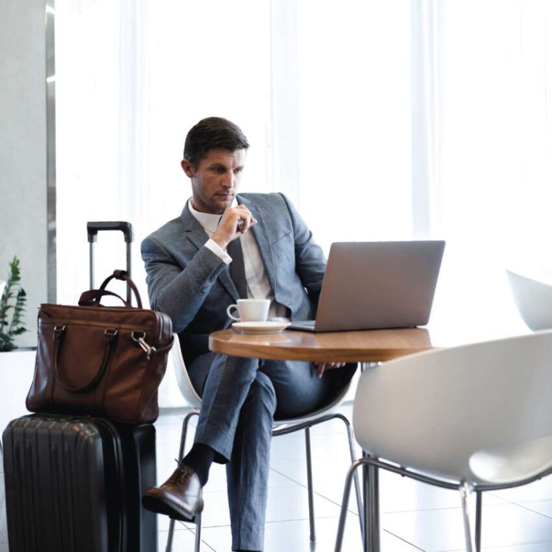 Cestovný univerzálny adaptér pre cudzincov do stred. Európy 6