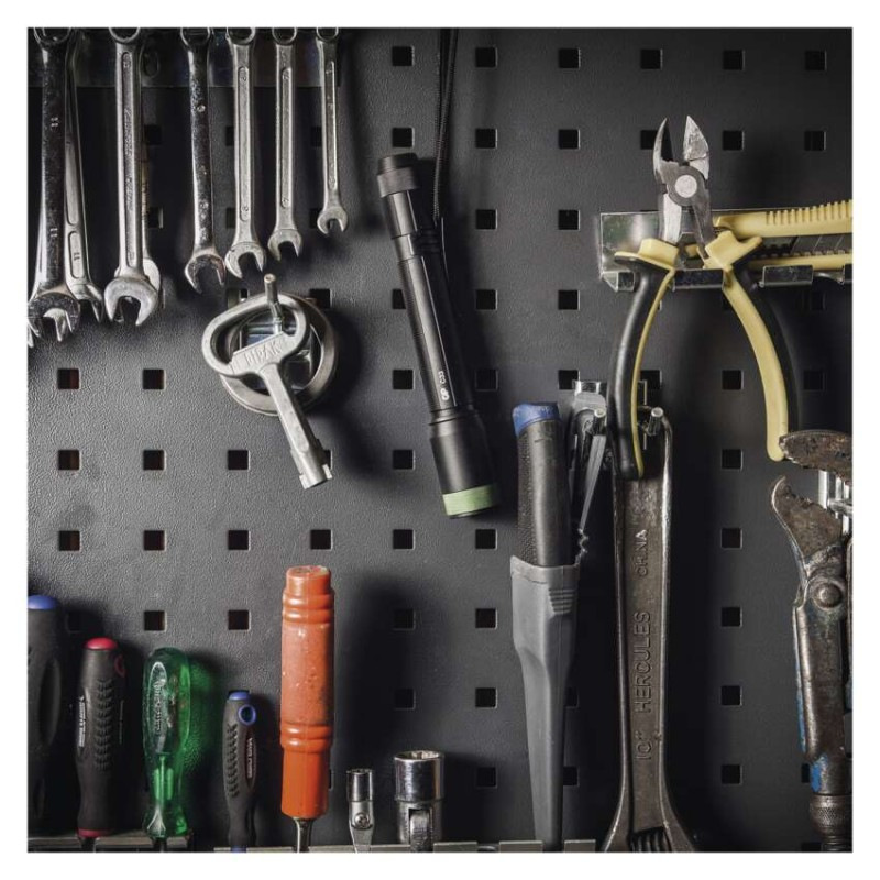 CREE + COB LED ručné svietidlo GP C33, 180 lm, 2× AA, fokus 4