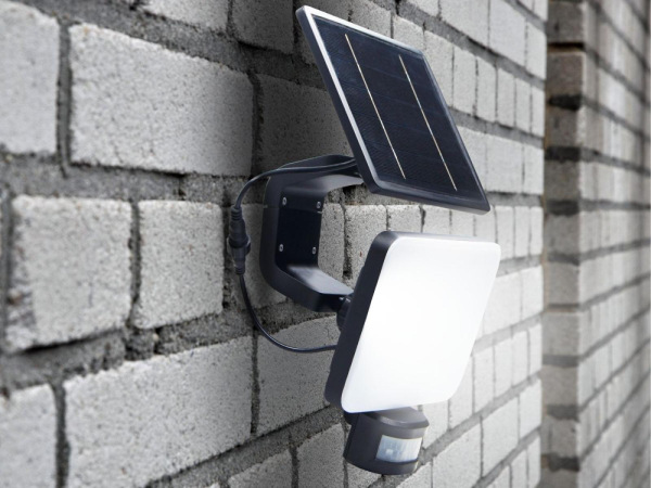 LED čierne vonkajšie solárne svietidlo so senzorom 12W / 3000K - 4100K - 6500K - LS022 18