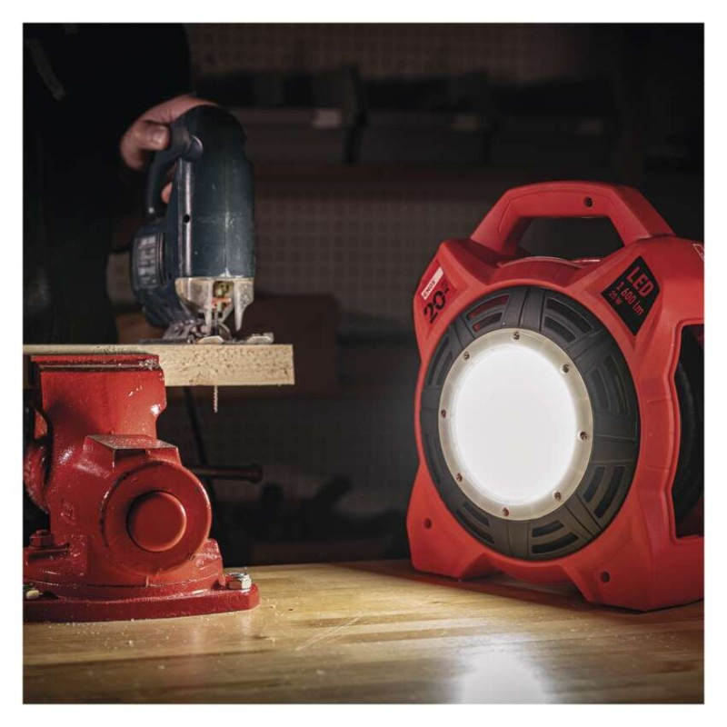 Vonkajší predlž. kábel na bubne 20 m / 4 zás. / guma / 230 V / 1,5 mm2 s reflektorom LED 4